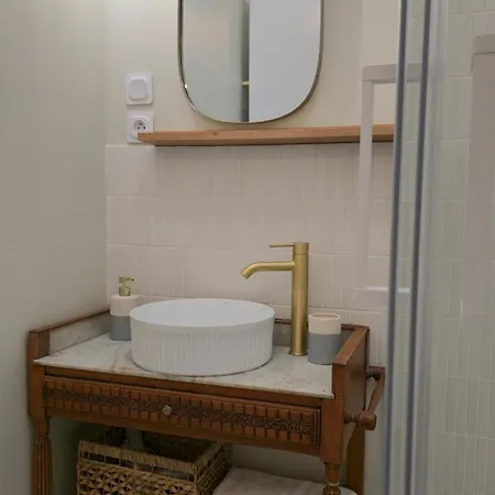 25m2, Clim, Parking, Proche Centre Et Transport Appartement Antibes