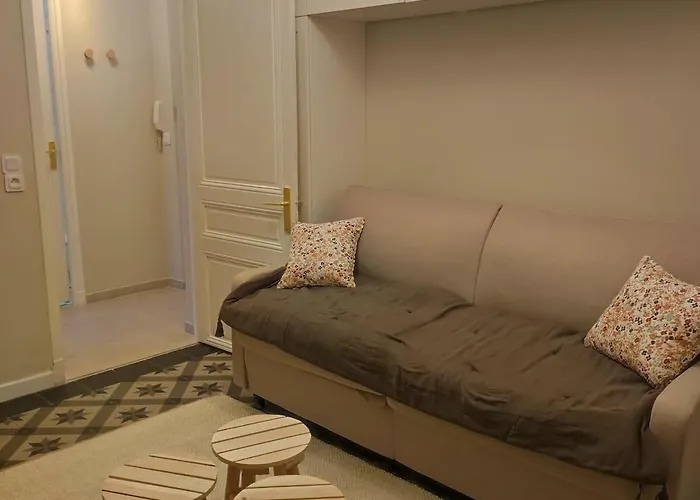 25m2, Clim, Parking, Proche Centre Et Transport * Antibes